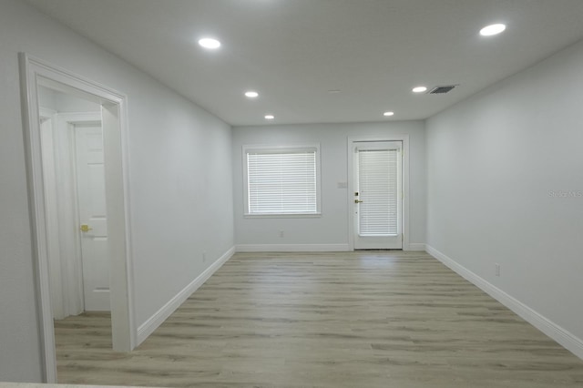 814 W 131st Ave, Tampa, FL 33612 - unfurnished room with light wood-style floors and recessed lighting