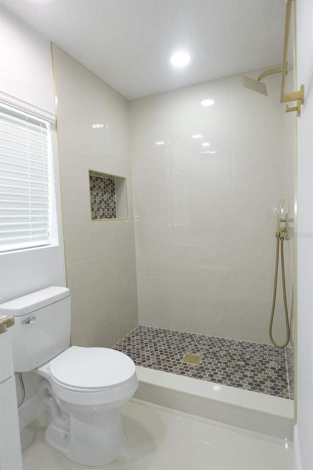 814 W 131st Ave, Tampa, FL 33612 - full bath with tiled shower and toilet