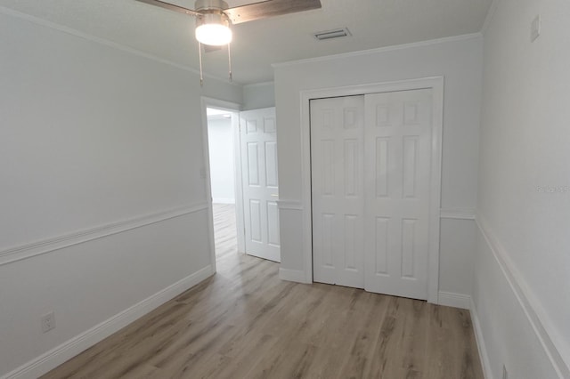814 W 131st Ave, Tampa, FL 33612 - unfurnished bedroom featuring light wood-type flooring, a closet, ornamental molding, and a ceiling fan