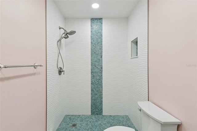 14800 Walsingham Rd Unit 1215, Largo, FL 33774 - full bath featuring tiled shower and recessed lighting