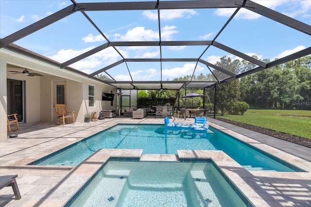 19409 Wingrove Ln, Lutz, FL 33558 - view of swimming pool with a pool with connected hot tub, outdoor lounge area, a patio, a ceiling fan, and a yard