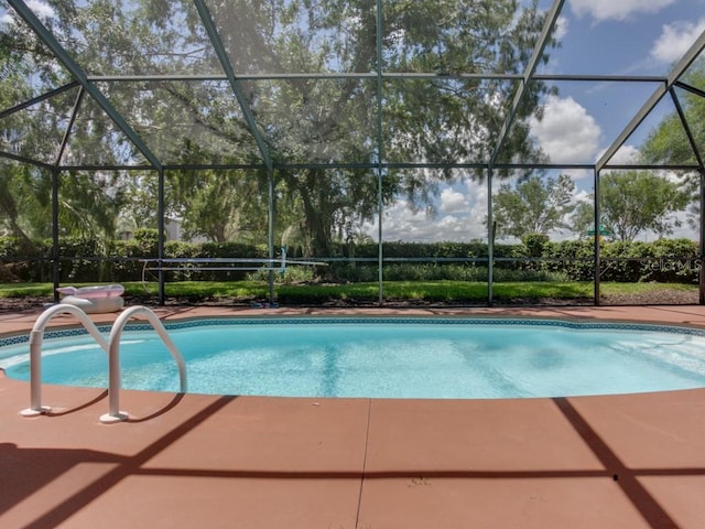 1610 Sanderling Ct, Brandon, FL 33511 - outdoor pool featuring a lanai and a patio