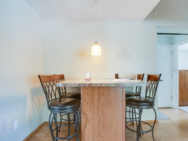 1610 Sanderling Ct, Brandon, FL 33511 - bar featuring baseboards and hanging light fixtures