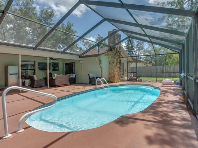 1610 Sanderling Ct, Brandon, FL 33511 - view of pool with an outdoor living space, a patio area, ceiling fan, and glass enclosure