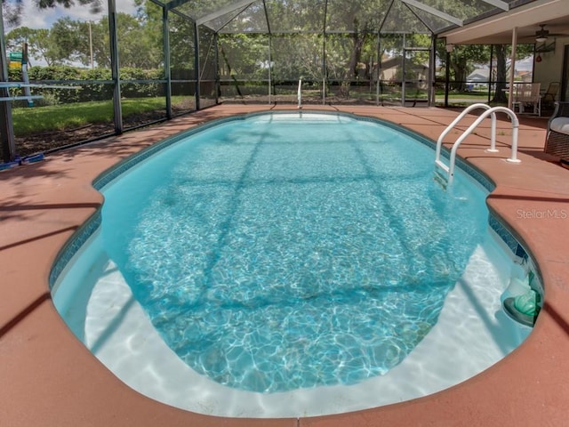 1610 Sanderling Ct, Brandon, FL 33511 - swimming pool with a patio area and glass enclosure