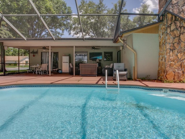1610 Sanderling Ct, Brandon, FL 33511 - swimming pool featuring ceiling fan, a patio area, and a lanai