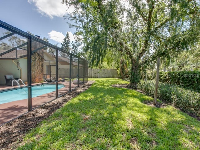 1610 Sanderling Ct, Brandon, FL 33511 - fenced backyard with a lanai