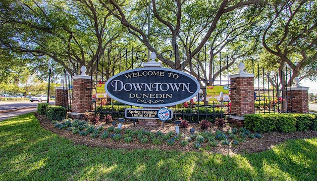 245 Grove Cir N, Dunedin, FL 34698 - view of community sign