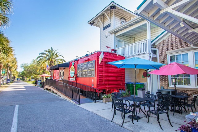 245 Grove Cir N, Dunedin, FL 34698 - patio / terrace with outdoor dining space