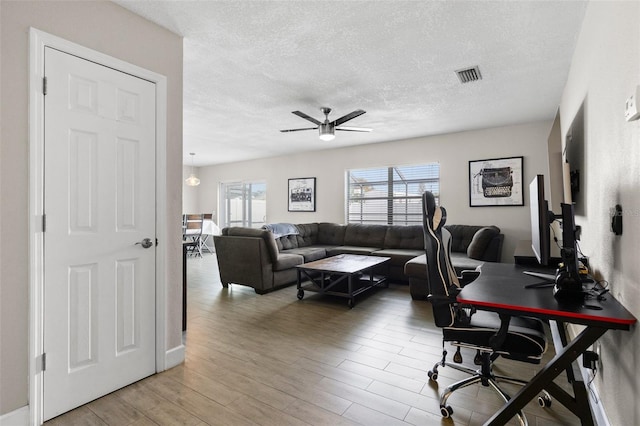 9105 Camino Villa Blvd, Tampa, FL 33635 - photo 5