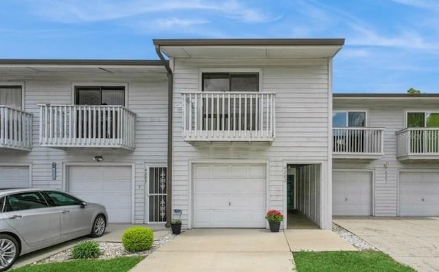 6263 93rd Ter N Unit 4202, Pinellas Park, FL 33782 - view of front facade with an attached garage and a balcony