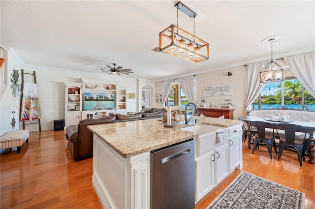 5102 Pheasant Woods Dr, Lutz, FL 33558 - kitchen with dishwasher, open floor plan, light wood-style flooring, decorative light fixtures, and ceiling fan