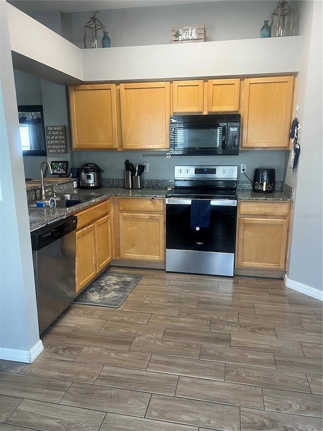 7719 Carriage Pointe Dr, Gibsonton, FL 33534 - kitchen with stainless steel appliances and wood tiled floors