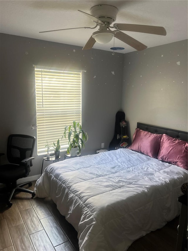 7719 Carriage Pointe Dr, Gibsonton, FL 33534 - bedroom featuring wood finished floors and a ceiling fan