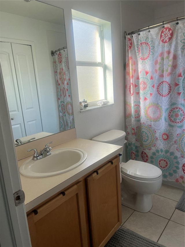7719 Carriage Pointe Dr, Gibsonton, FL 33534 - bathroom featuring vanity and tile patterned flooring