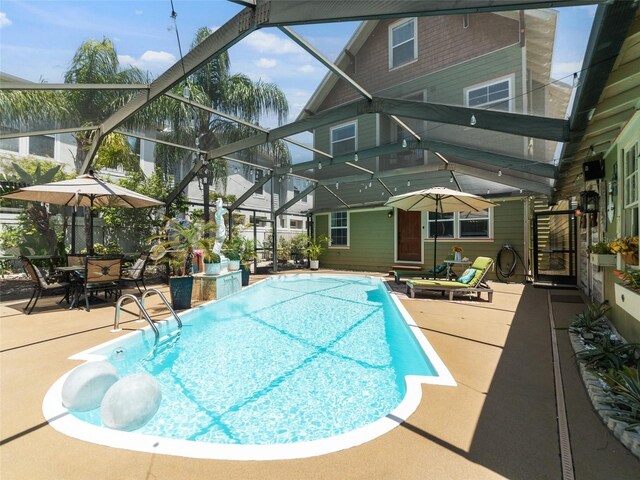 2504 W N A St Unit A, Tampa, FL 33609 - swimming pool featuring a patio and a lanai