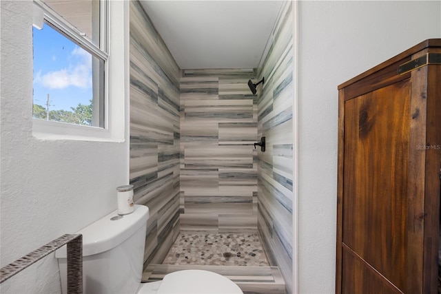 1711 N Highland Ave, Clearwater, FL 33755 - full bathroom with tiled shower and toilet