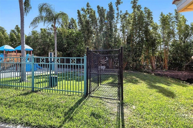 2741 Via Cipriani Unit 916A, Clearwater, FL 33764 - view of yard featuring a gate