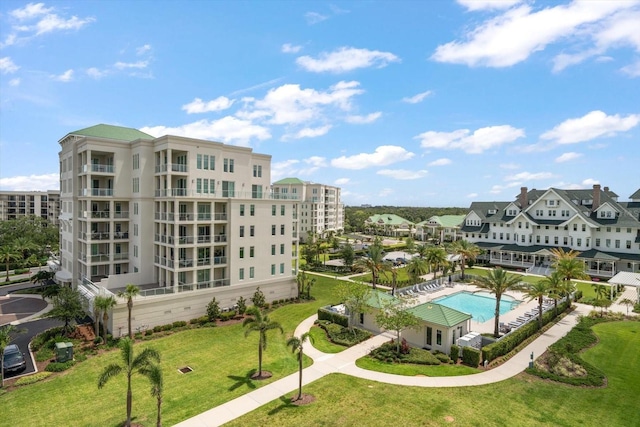 125 Belleview Blvd Unit 503, Belleair, FL 33756 - surrounding community featuring a lawn
