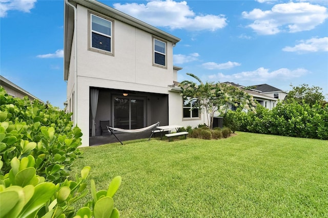 5611 Del Coronado Dr, Apollo Beach, FL 33572 - back of property with stucco siding and a lawn