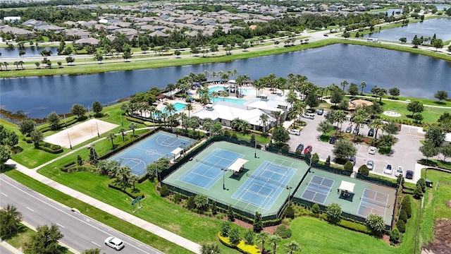 5611 Del Coronado Dr, Apollo Beach, FL 33572 - bird's eye view of a large body of water and a pool