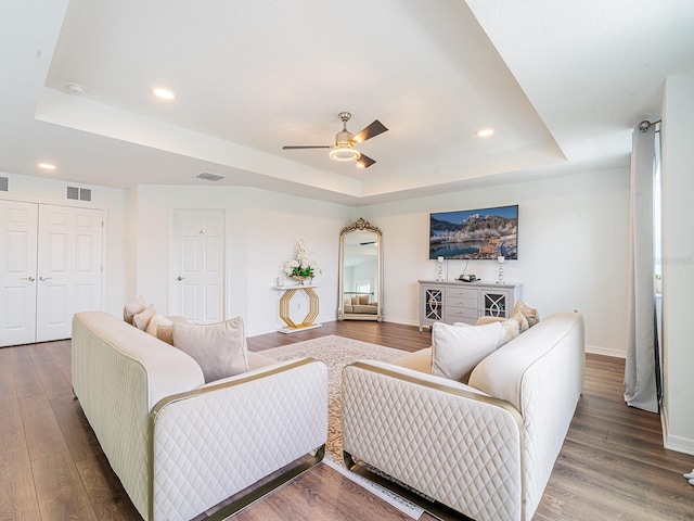 7700 Bronze Oak Dr, Wesley Chapel, FL 33545 - living area with a tray ceiling, ceiling fan, wood finished floors, and recessed lighting