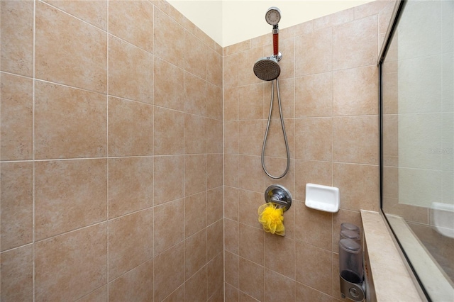 12337 Rose Haven Blvd, New Port Richey, FL 34654 - bathroom featuring a tile shower
