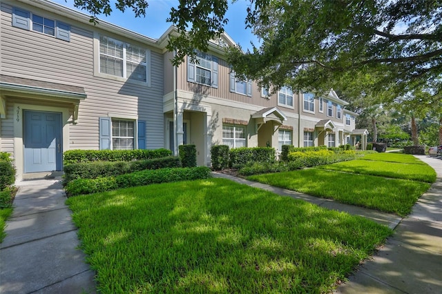 5717 Fishhawk Ridge Dr, Lithia, FL 33547 - townhome / multi-family property featuring a front yard
