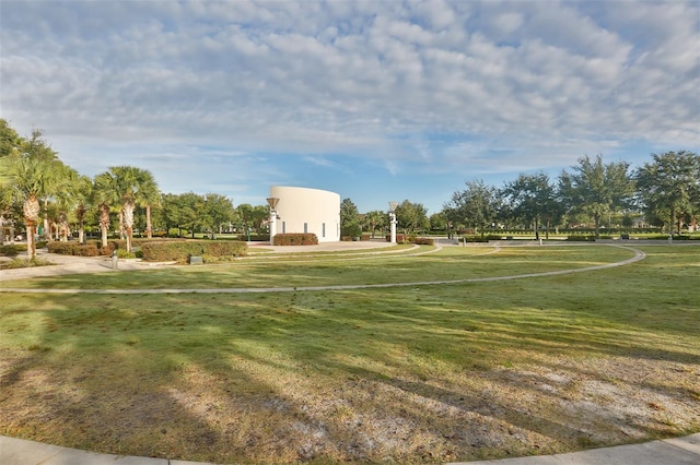 5717 Fishhawk Ridge Dr, Lithia, FL 33547 - surrounding community featuring a lawn