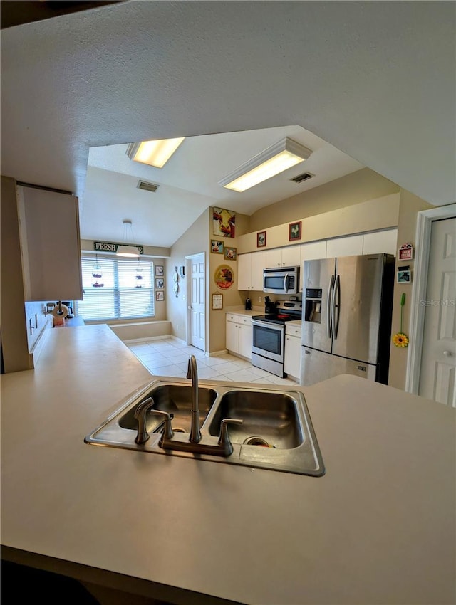 4436 Horseshoe Pick Ln, Valrico, FL 33594 - photo 10