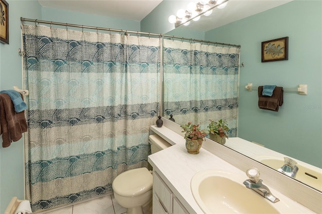 112 Sun Isle Cir Unit 112, Treasure Island, FL 33706 - full bathroom featuring vanity and curtained shower