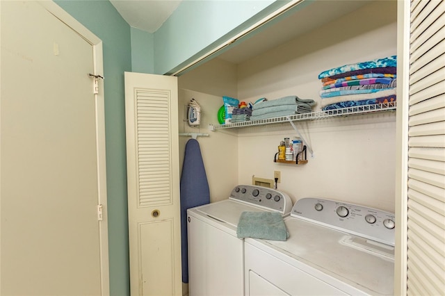 112 Sun Isle Cir Unit 112, Treasure Island, FL 33706 - laundry area with independent washer and dryer