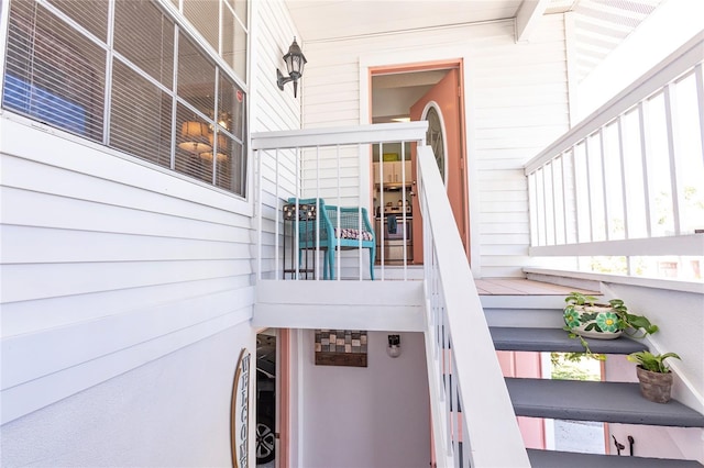 112 Sun Isle Cir Unit 112, Treasure Island, FL 33706 - view of staircase