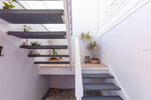 112 Sun Isle Cir Unit 112, Treasure Island, FL 33706 - stairs featuring baseboards