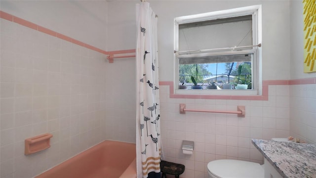 2807 Miriam St S, Gulfport, FL 33711 - bathroom featuring tile walls, vanity, and shower / bathtub combination with curtain