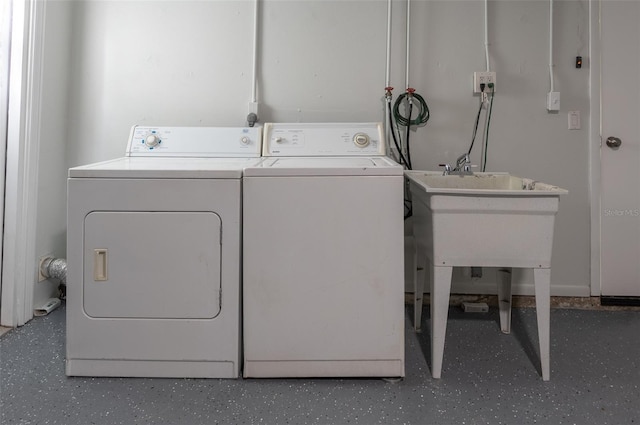 1806 11th St SW, Largo, FL 33778 - washroom featuring washer and dryer