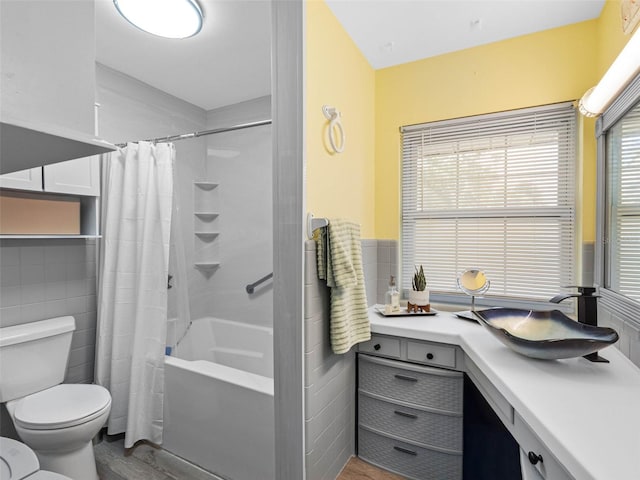 3944 49th Ave S, Saint Petersburg, FL 33711 - full bathroom featuring vanity, shower / tub combo, and tile walls