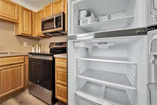302 Andover Pl Unit G156, Sun City Center, FL 33573 - kitchen with stainless steel appliances, light countertops, and light wood-style floors