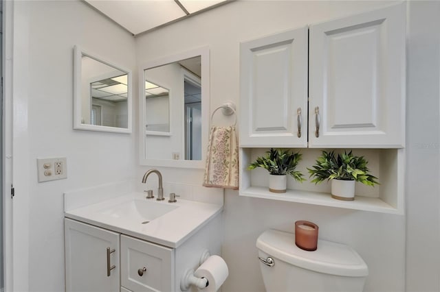 302 Andover Pl Unit G156, Sun City Center, FL 33573 - bathroom with vanity and toilet