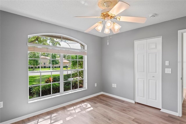 11412 Alden Ct, Hudson, FL 34667 - spare room featuring a ceiling fan, a smoke detector, light wood-style floors, and a textured ceiling