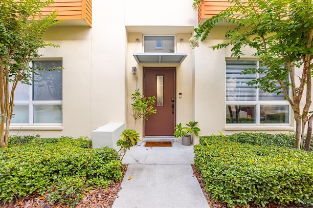 851 3rd Ave N, Saint Petersburg, FL 33701 - doorway to property with stucco siding