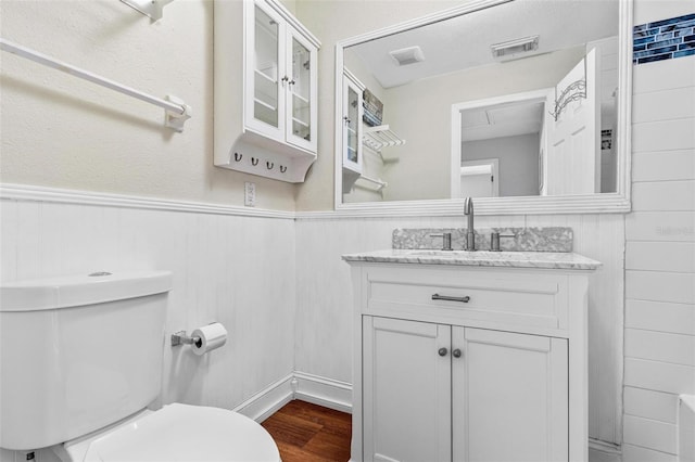 1813 Bough Ave Unit B, Clearwater, FL 33760 - bathroom with vanity, wood finished floors, a wainscoted wall, and a bathtub