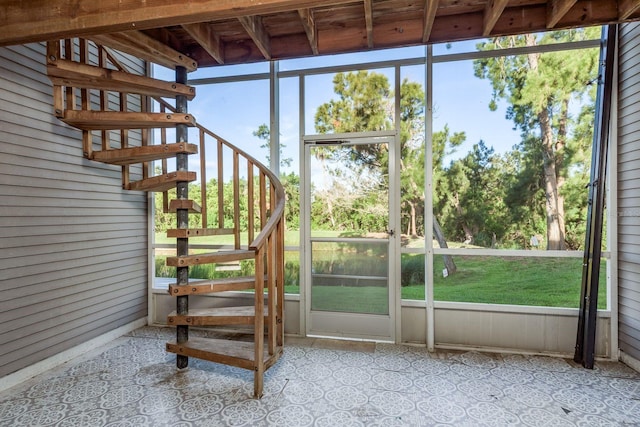 9660 Tara Cay Ct Unit 38, Seminole, FL 33776 - unfurnished sunroom featuring healthy amount of natural light