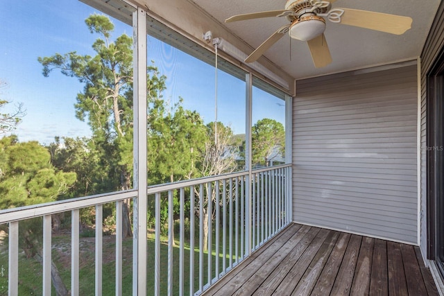 9660 Tara Cay Ct Unit 38, Seminole, FL 33776 - unfurnished sunroom with a ceiling fan