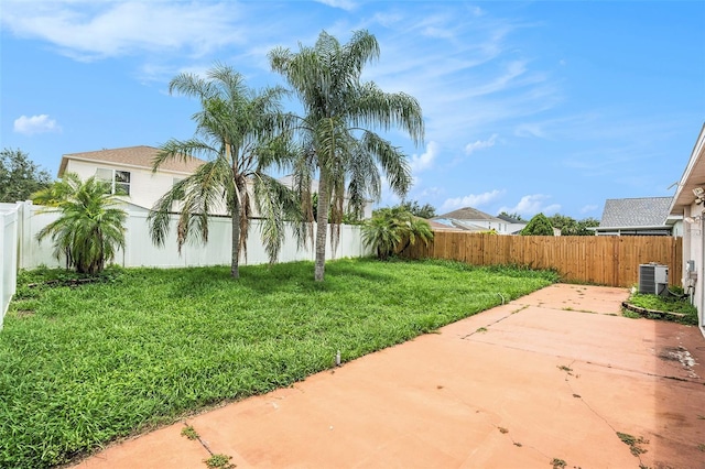 10039 Creek Bluff Dr, Riverview, FL 33578 - fenced backyard with a patio area