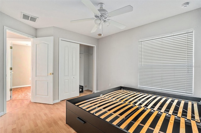 10039 Creek Bluff Dr, Riverview, FL 33578 - unfurnished bedroom featuring light wood-style floors, a closet, and a ceiling fan