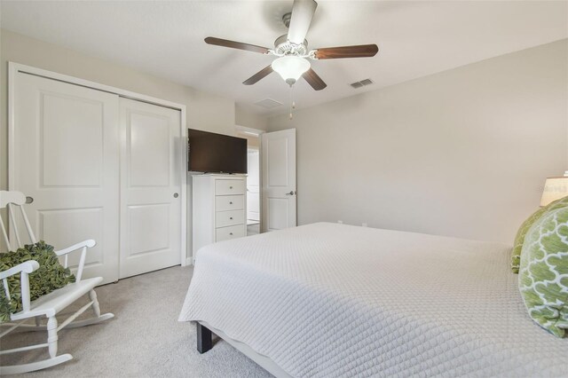 28568 Tranquil Lake Cir, Wesley Chapel, FL 33543 - bedroom featuring light carpet, a closet, and a ceiling fan