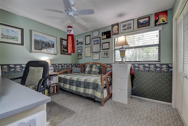 140 Dale Pl, Oldsmar, FL 34677 - carpeted bedroom featuring a textured ceiling, a desk, and ceiling fan