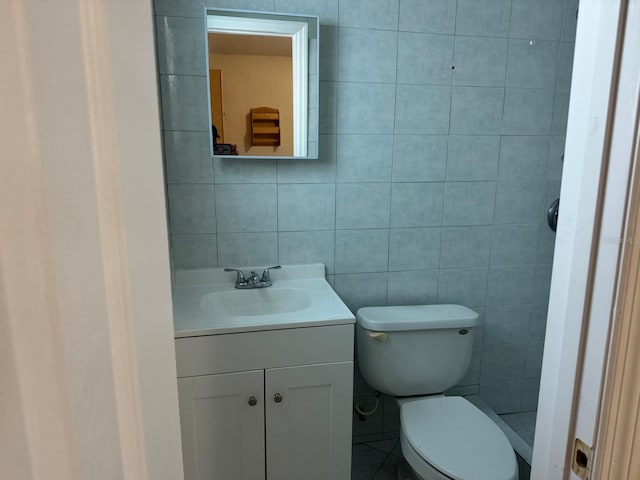 5106 Gateway Dr, Tampa, FL 33615 - bathroom with tile walls and vanity