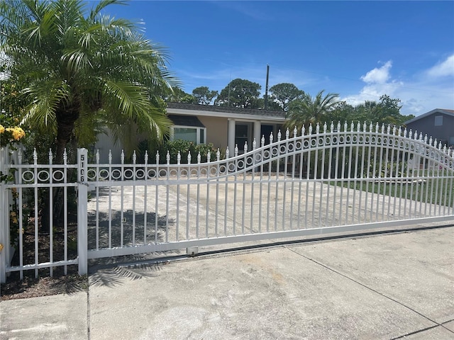 5106 Gateway Dr, Tampa, FL 33615 - view of gate